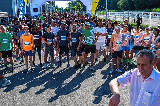 Bild 8: Bilder vom ZF Firmenlauf Start und Zieleinlauf Messegelände
