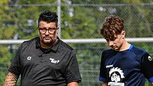 Carmine Italiano, der Trainer der SG Riedöschingen/Hondingen, im Gespräch mit seinem Spieler Moritz Scheyer. Italiano kehrte am Sonntag ...