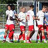 Jubel über das Tor des Tages: Der Kapitän der Pfullendorfer, Heiko Behr (Dritter von links), erzielte das 1:0 gegen die SF Elzach-Yach ...