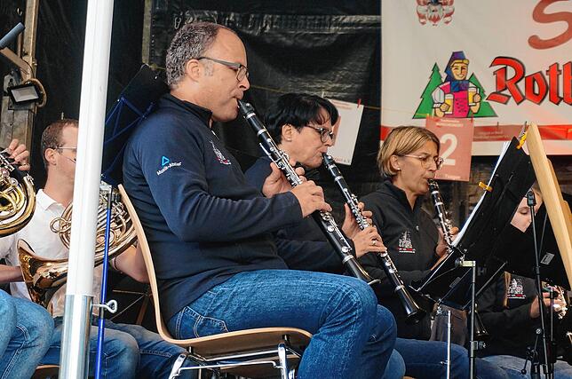 Bild 3: Stadtmusik Tiengen spielt zum Abschluss des Schwyzertags: Das sind die Bilder