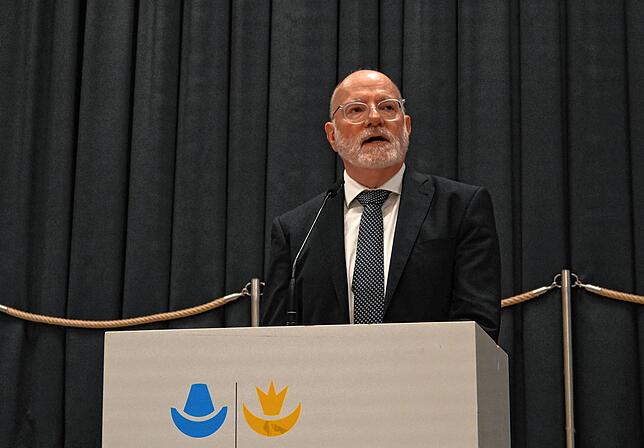 Kommunen vor großen Herausforderungen: Bei allen Glückwünschen ließ Regierungs-Vizepräsident Clemens Ficht keinen Zweifel daran, dass ...