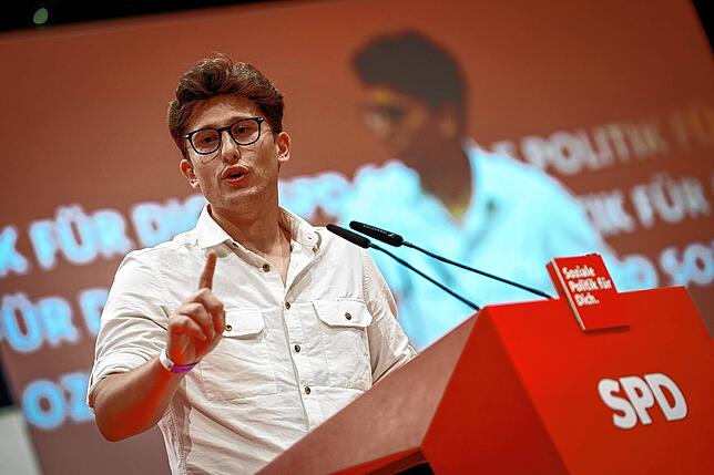 Philipp Türmer, Bundesvorsitzender der Jusos, spricht beim SPD-Bundesparteitag.