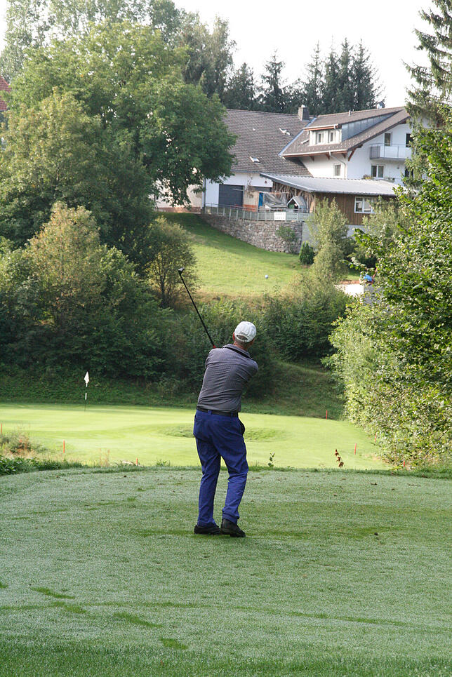 Ein Golfspieler im Sommer 2019 auf dem Golfplatz Rickenbach.