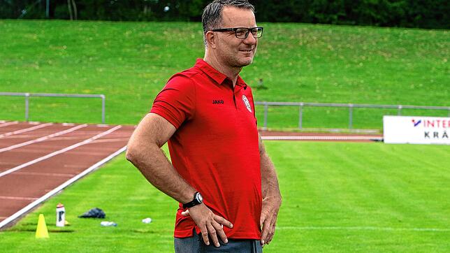 Reiner Steck, Trainer des FC RW Salem, darf sich über drei Punkte freuen beim 3:2-Erfolg im Derby gegen Deggenhausertal.