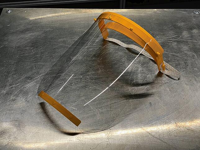 So sieht das Endprodukt aus. Die Halterungen stammen aus dem 3-D-Drucker, in diese wird eine Kunststoffglasscheibe eingesetzt.