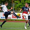 Selbstkritik: Abwehrspieler und Sportchef Yannik Kalt (links, im Spiel beim FC Schönau gegen Yannikl Lais) weiß, dass der FC Schlüchttal ...