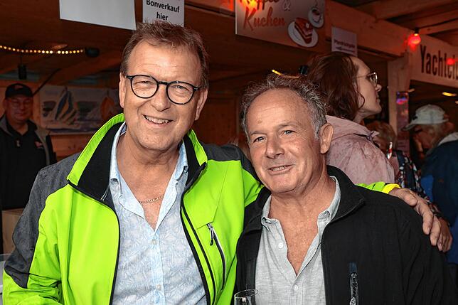 Bild 25: Ein Prosit der Gemütlichkeit! Fotos vom zweiten Abend beim Reichenauer Weinfest 2025