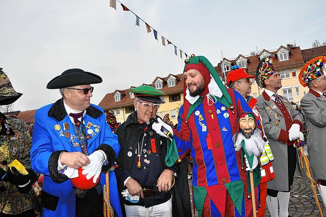 Bild 8: Beste Einblicke zum Narrenbaumsetzen in Markdorf – so feiert die Stadt!