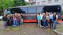 Die Klassen 10 des Scheffel-Gymnasiums sind mit gutem Gewissen und einer noch besseren Planung mit dem Bus nach Rom gereist. Rechts ...