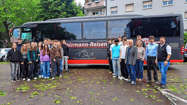 Die Klassen 10 des Scheffel-Gymnasiums sind mit gutem Gewissen und einer noch besseren Planung mit dem Bus nach Rom gereist. Rechts ...