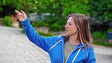Stadtführerin Claudia Schäffer in der Altstadt. Beim Sommerprogramm gibt es die Möglichkeit, Tengens kuriose Geschichten bei einer ...