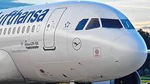 Der Airbus A139 &bdquo;Friedrichshafen&ldquo; auf Stippvisite in seiner Patenstadt am Bodensee. An Bord: Besucher der Fachmesse Fakuma.