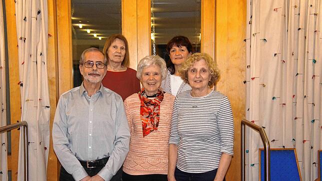 Sie setzen sich für die „Kultur im Schlössle“ ein (von lins): Michael Malleis, Sylvia Auer, Maria Theresia Rist, Tatjana Fahnenstiel und ...