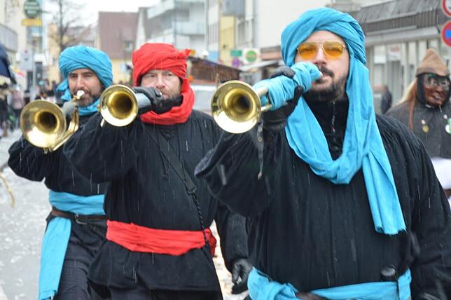 Bild 9: Bilder vom Narrensprung beim Ringtreffen des Alemannischen Narrenrings (Teil 2)