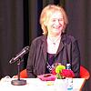Elke Heidenreich amüsierte 70 Zuhörer bei ihrer Lesung zum Thema Kleider in der Klosterschüer Ofteringen.