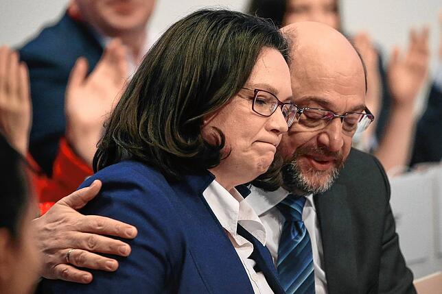 Schmerzliche Erfahrung: Andrea Nahles (links), SPD-Fraktionsvorsitzende im Bundestag, und der damalige SPD-Parteivorsitzende Martin ...