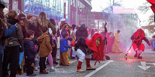 Bild 26: Alle Bilder zum Narrenbaumzug durch die Singener Innenstadt (2)