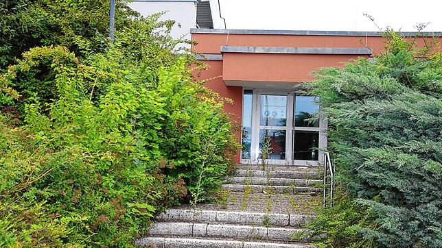 Die abbruchreife Markolfhalle liegt im Dornröschenschlaf. Markelfinger Bürger beklagen, dass seit zweieinhalb Jahren weder Sport noch ...