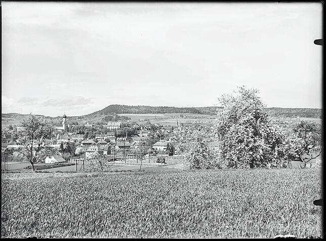 Stockach im Frühling 1953. Die Umspannstation befindet sich hier im Bau.
