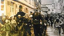 Rosenmontagszug anno dazumal: Der Spaß steht den Narren ins Gesicht geschrieben. Fasnet war schon immer eine tolle Sache.