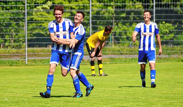 Bild 17: SV Karsau schießt sich mit 14:0 bei der Spvgg. Utzenfeld zum Titel &ndash; und wir haben Bilder!