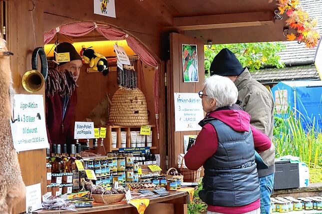 Bild 4: Regionales lockt auf den Mühlenplatz zum Naturparkmarkt
