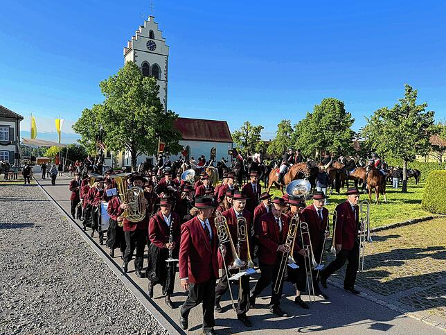 Bild 7: Zweihundert Reiter beim Limpacher Georgiritt
