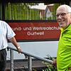 Der neue Vorsitzende des Fördervereins der Grund- und Werkrealschule Gurtweil, Armin Kasten (rechts) warb nach seiner Wahl um ...