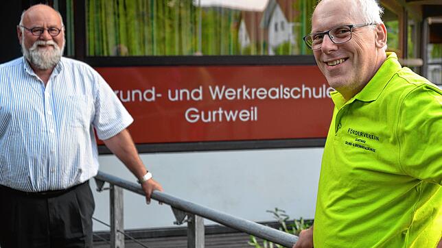 Der neue Vorsitzende des Fördervereins der Grund- und Werkrealschule Gurtweil, Armin Kasten (rechts) warb nach seiner Wahl um ...