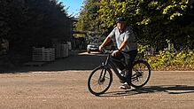 Wenn für Bürgermeister Fabian Prause keine Termine auswärts anstehen, ist er in Dogern gerne mit dem Fahrrad unterwegs – wie auch in ...