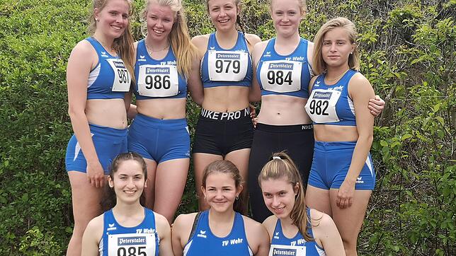 Erfolgreich: Die U18-Leichtathletinnen des TV Wehr mit (hinten, von links) Amelie Höpfl, Alina Müller, Simea Thanei, Salome Thanei und ...