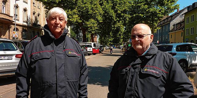 Arthur Löffler (links) und Klaus Menge 2022: Sie waren für die Feuerwehr im Einsatz, als Orkantief Lothar über Konstanz tobte.