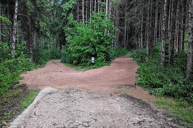 In Baden-Württemberg ist es am Wochenende zu kleineren Überschwemmungen gekommen – wie hier bei Blaustein.