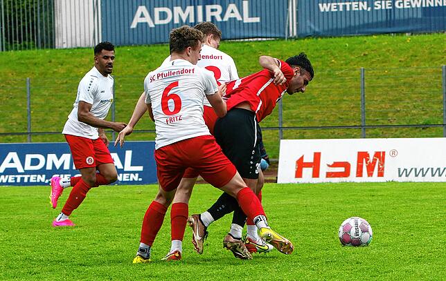 Bild 1: Die besten Bilder vom Verbandsliga-Verfolgerduell zwischen dem SC Pfullendorf und dem SV Linx!
