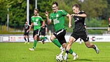 Flügeflitzer: Wenn Daniel Langendorf (rechts) vom SV 08 Laufenburg über die Flügel kommt, haben die gegnerischen Abwehrreihen, wie hier ...