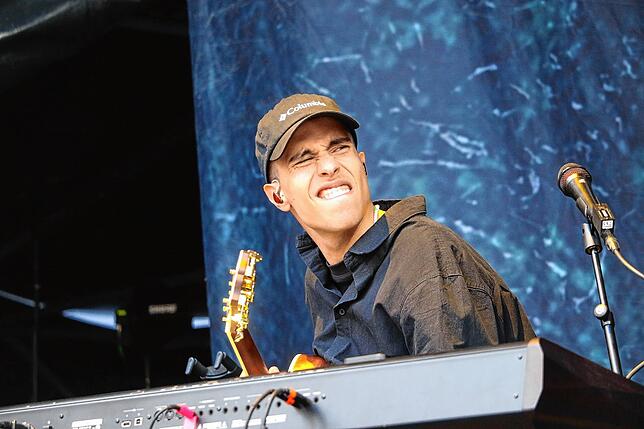 Der Gitarrist von Zoe Wees.
