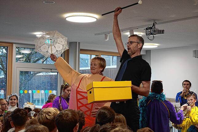 Nur der Kindergartenumzug zum Bürgermeister entfällt, doch dafür schickt der Buggi seinen Hausmeister mit Süßem.