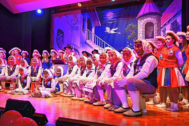 Bild 32: Die besten Bilder vom Bunte Abend des Narrenvereins Schwanenmühle in Unterlauchringen!
