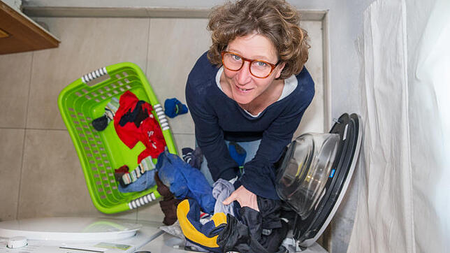 Bei jedem Waschgang wird Mikroplastik frei gesetzt – auch bei SÜDKURIER-Redakteurin Kerstin Mommsen, die im Bereich Kleidung noch nicht ...