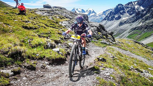 Beim Engadiner Bike-Giro fährt Adrian Leute in dem anspruchsvollen dreitägigen Etappenrennen mit den Profis seiner Sportart mit. Bild: ...