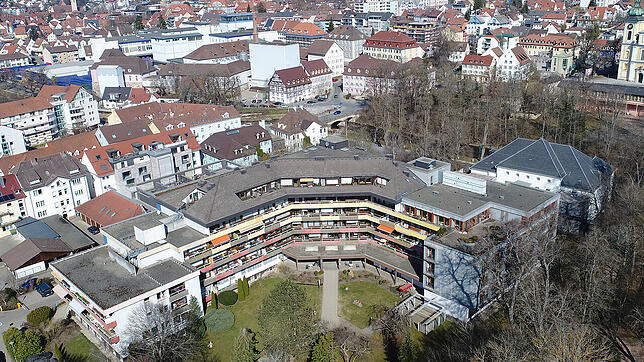 Das Donaueschinger Altenheim St. Michael, hier im März 2022, befindet sich direkt neben dem fürstlichen Parkgelände. Corona-Prävention ...