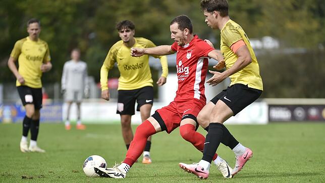 Premiere: Neuzugang David Slabjar (Mitte) erzielte mit dem 2:2-Ausgleich seinen ersten Treffer für den FC Tiengen 08 und eröffnete damit ...
