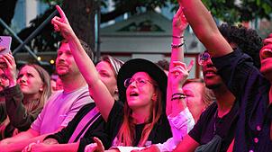 Bild : James Bay macht seine Zuschauer beim Stimmen-Festival glücklich: Hier die Bilder