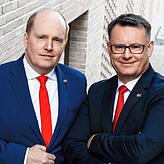 Jochen Braun (links) und Michael Spadinger, Geschäftsführer der Neuen Alno GmbH, informierten die Öffentlichkeit, dass der Betrieb im ...