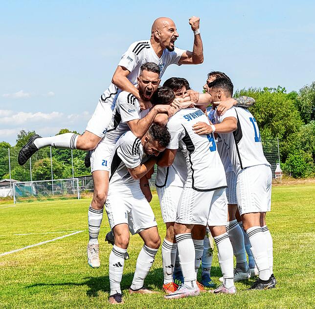 Spiel gedreht: Groß war der Murger Jubel nach dem Doppelschlag zur 2:1-Führung in Hauingen. Trotz der 2:3-Niederlage haben die ...