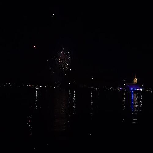 Das Feuerwerk vom Wasser aus