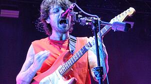 Pure Energie von der ersten Minute an: Simon Neil von Biffy Clyro bei Stars in Town.