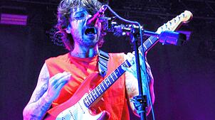 Pure Energie von der ersten Minute an: Simon Neil von Biffy Clyro bei Stars in Town.