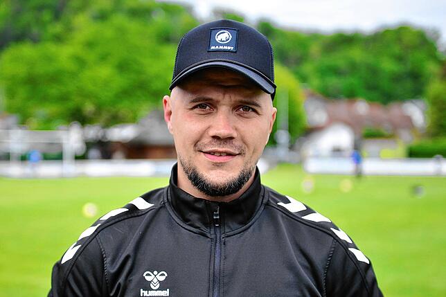 Emilian Iancu (31) lebt in Tuttlingen und hat mit sechs Jahren in seiner rumänischen Heimatstadt Timisoara mit dem Fußballspielen ...