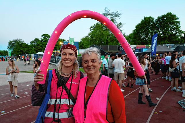 Bild 17: Erst Blümchen, dann K.I.Z.: Das feiern die Fans beim Campus-Festival